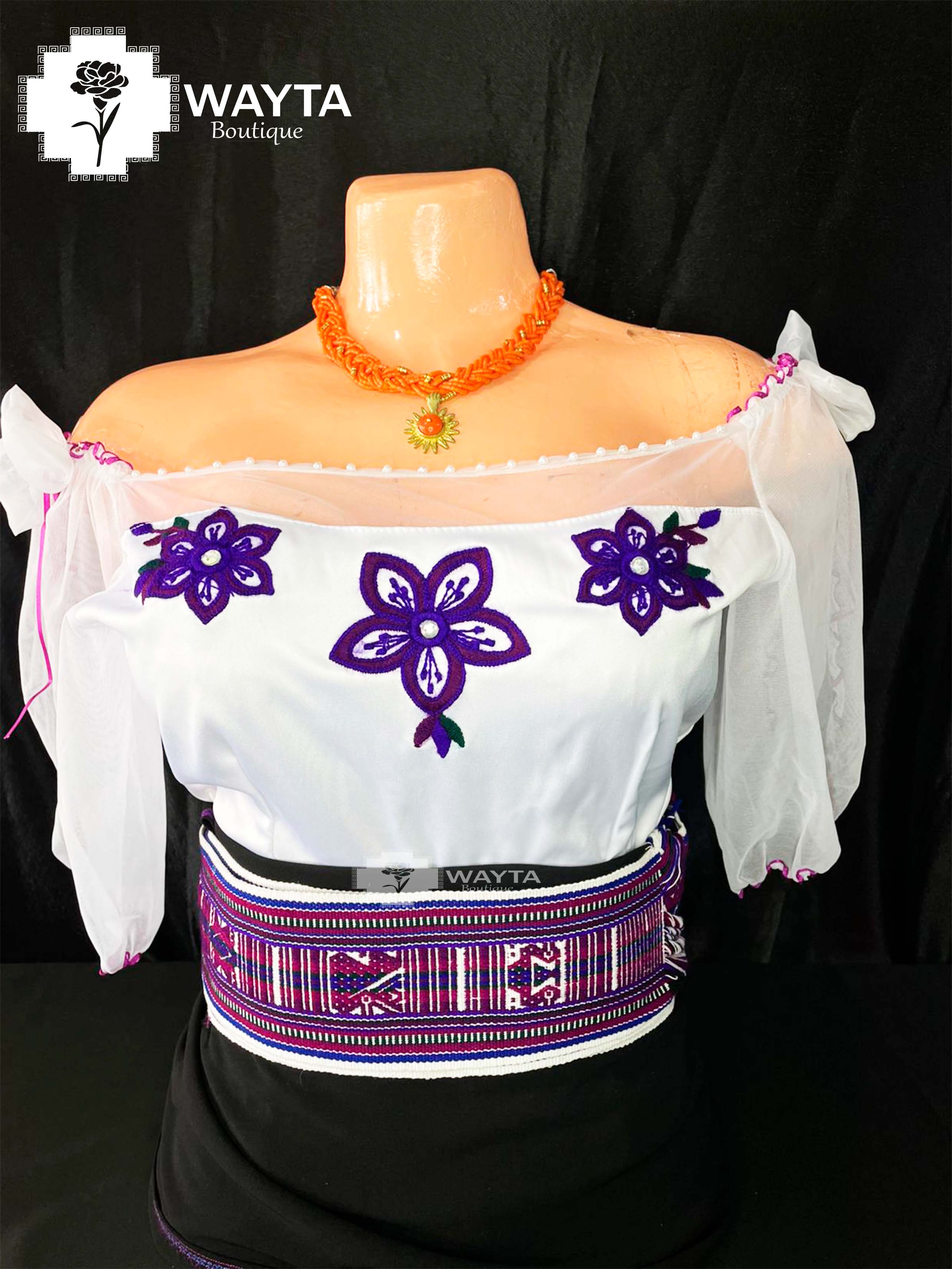 BLUSA - bordado a máquina modelo descotado con apliques perlados manga larga